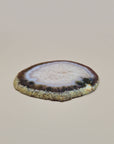 By Nature Onderzetter Qamar liggend, agaat in bruin en wit met natuurlijke kristalstructuur.