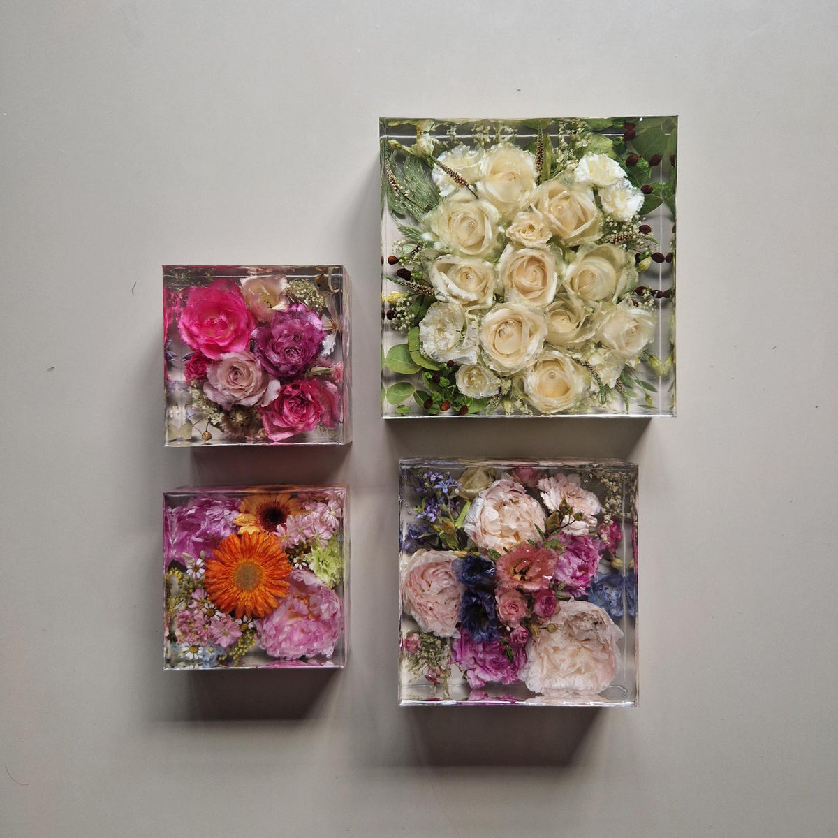 Verschillende Flower Shower Vierkant met bloemen uit bruidsboeketten als blijvend aandenken aan de trouwdag