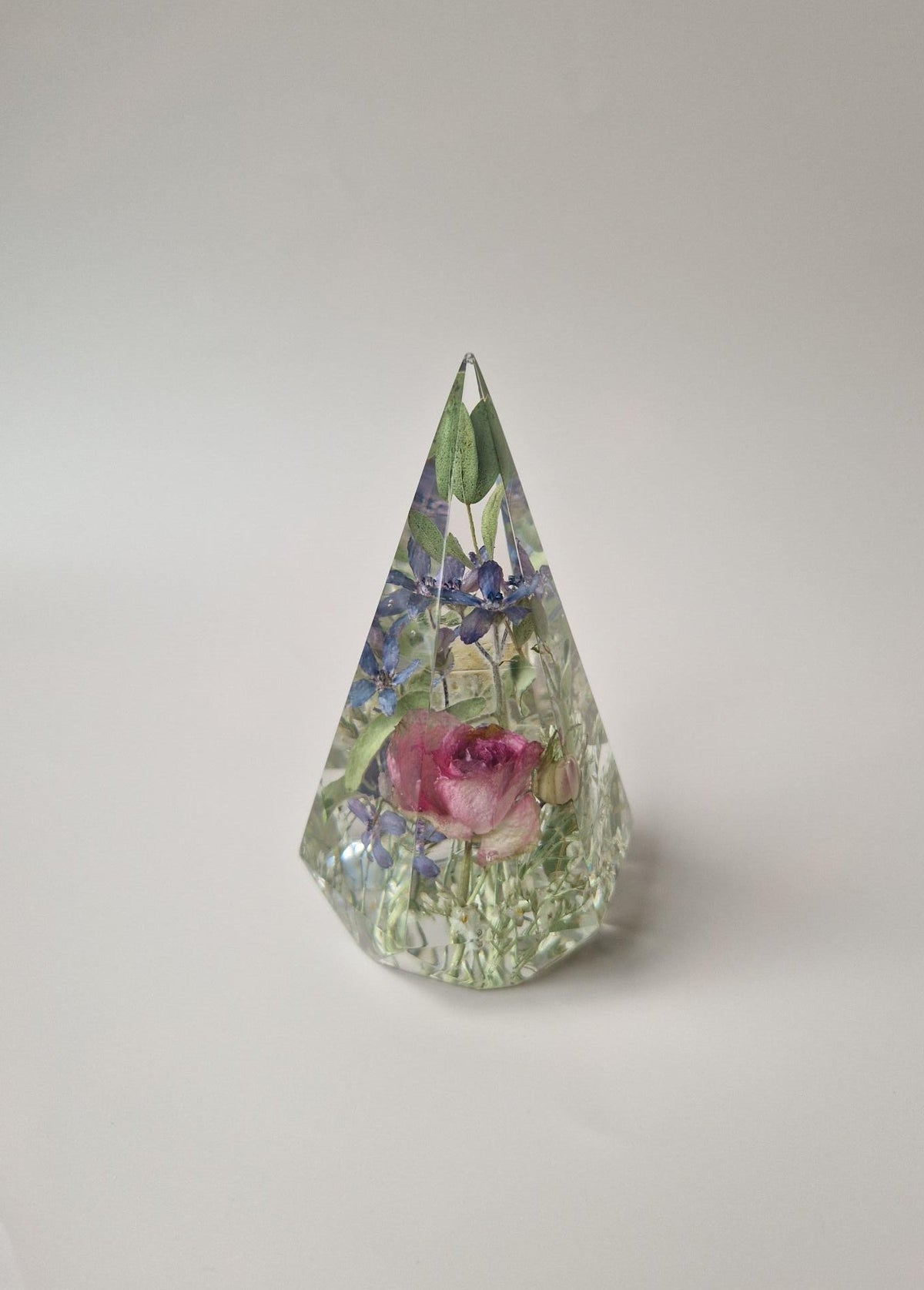 Flower Shower ringhouder 7 x 12 cm met bloemen uit het bruidsboeket bewaard in transparante epoxy