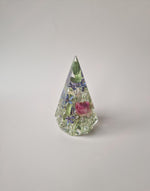 Ringhouder van 7 x 12 cm met kleurrijke bloemen uit een bruidsboeket verwerkt in epoxy