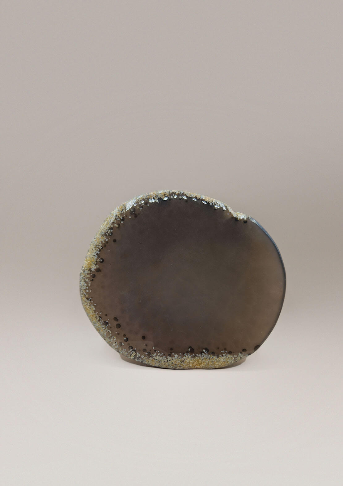 By Nature Onderzetter Ay – Agaat in zachte bruintinten, vooraanzicht