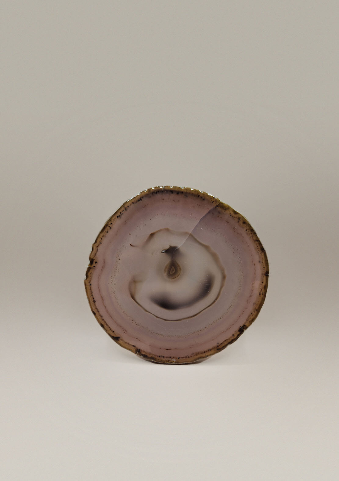 Bovenaanzicht By Nature Onderzetter Hena – unieke patronen in zachte roze en bruine tinten.