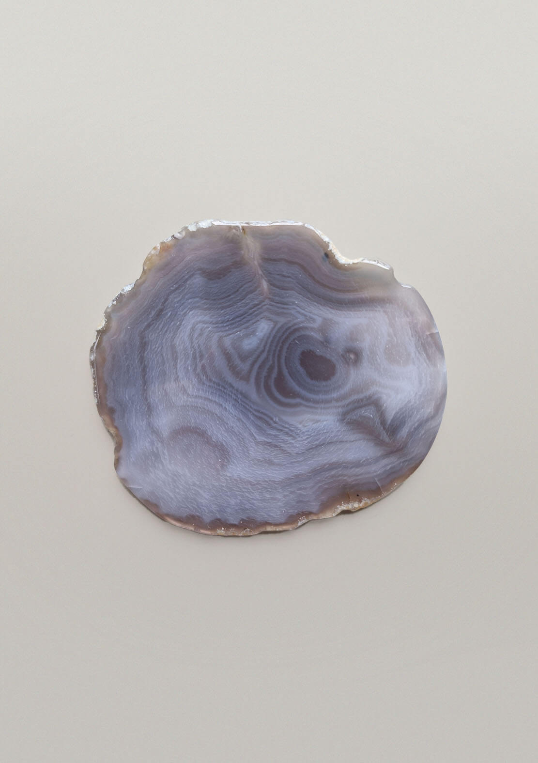 Bovenaanzicht By Nature Onderzetter Lune – unieke patronen in grijs-blauwe tinten.